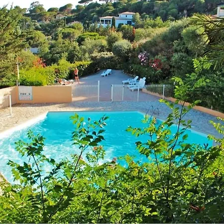 Studio Bord De Mer, Terrasse Vue Mer, Piscine Appartement *